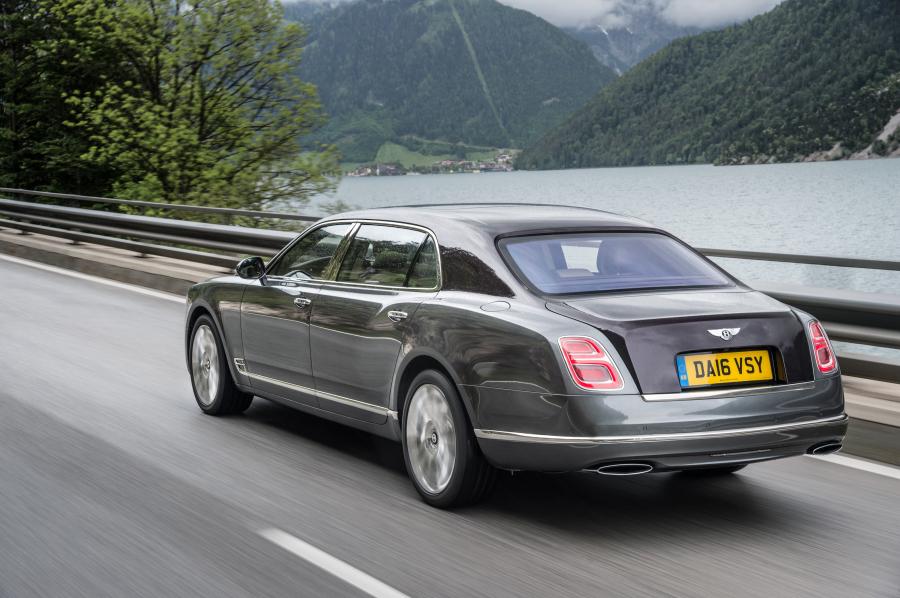  Bentley Mulsanne Extended Wheelbase 2016 года  (фото 6 из 23)